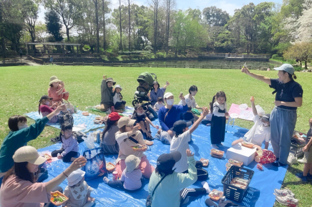 おやこ広場のお花見イベントの様子